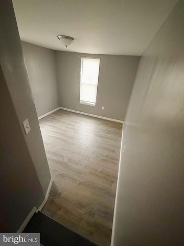 917 S 8TH ST, Camden, NJ 08103