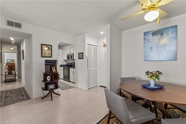 3288 Page Ave Apt 909, Virginia Beach, VA 23451