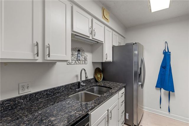 3288 Page Ave Apt 909, Virginia Beach, VA 23451