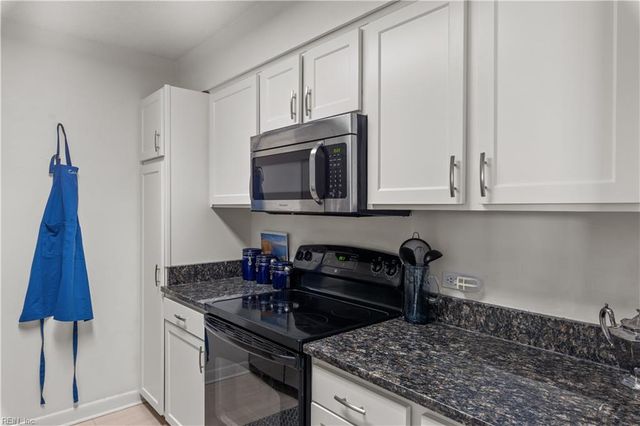 3288 Page Ave Apt 909, Virginia Beach, VA 23451