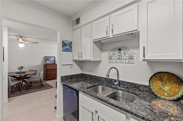 3288 Page Ave Apt 909, Virginia Beach, VA 23451
