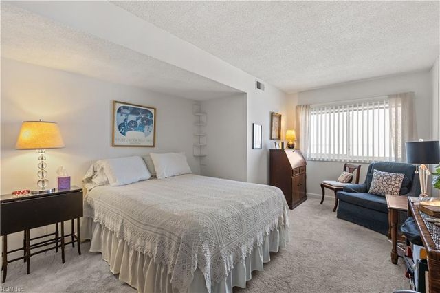 3288 Page Ave Apt 909, Virginia Beach, VA 23451