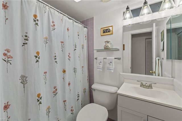 3288 Page Ave Apt 909, Virginia Beach, VA 23451