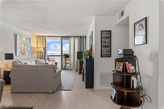 3288 Page Ave Apt 909, Virginia Beach, VA 23451