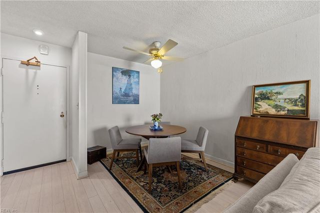 3288 Page Ave Apt 909, Virginia Beach, VA 23451