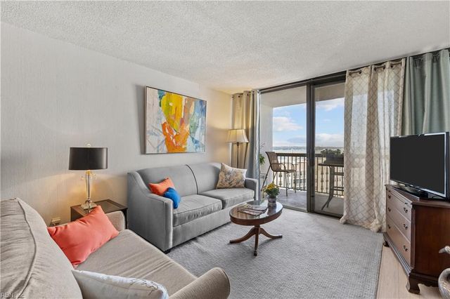 3288 Page Ave Apt 909, Virginia Beach, VA 23451