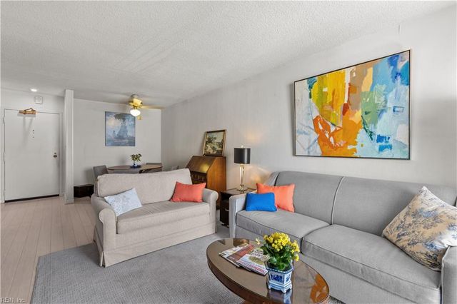 3288 Page Ave Apt 909, Virginia Beach, VA 23451