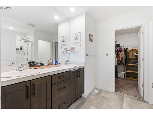 2597 Ne CURRIN CREEK Dr, Estacada, OR 97023