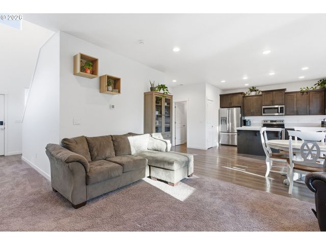 2597 Ne CURRIN CREEK Dr, Estacada, OR 97023