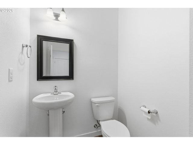 2597 Ne CURRIN CREEK Dr, Estacada, OR 97023