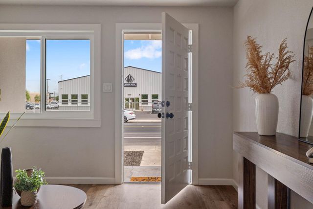 6349 Roselle Ave, Riverbank, CA 95367