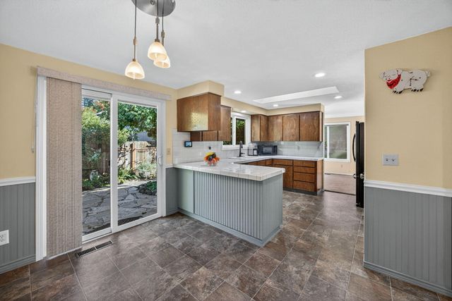 9085 SW Edgewood Street, Tigard, OR 97223