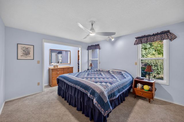 9085 SW Edgewood Street, Tigard, OR 97223