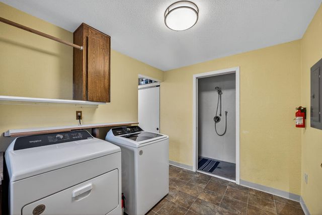 9085 SW Edgewood Street, Tigard, OR 97223