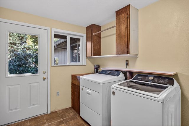 9085 SW Edgewood Street, Tigard, OR 97223