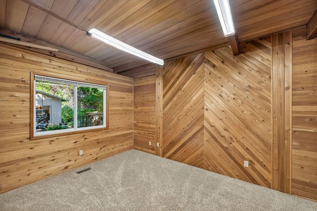 9085 SW Edgewood Street, Tigard, OR 97223