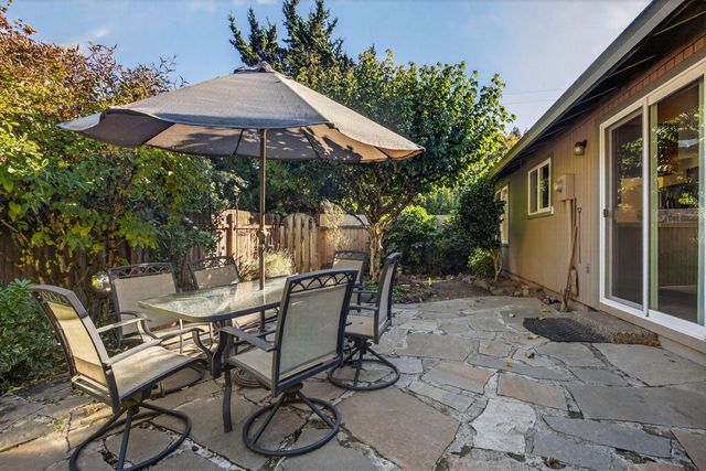 9085 SW Edgewood Street, Tigard, OR 97223