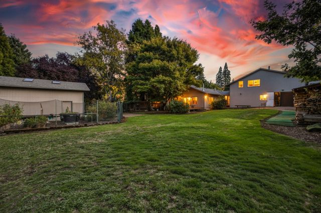 9085 SW Edgewood Street, Tigard, OR 97223