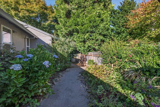 9085 SW Edgewood Street, Tigard, OR 97223