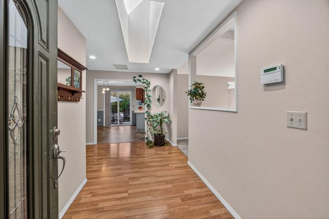 9085 SW Edgewood Street, Tigard, OR 97223