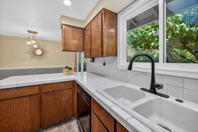 9085 SW Edgewood Street, Tigard, OR 97223