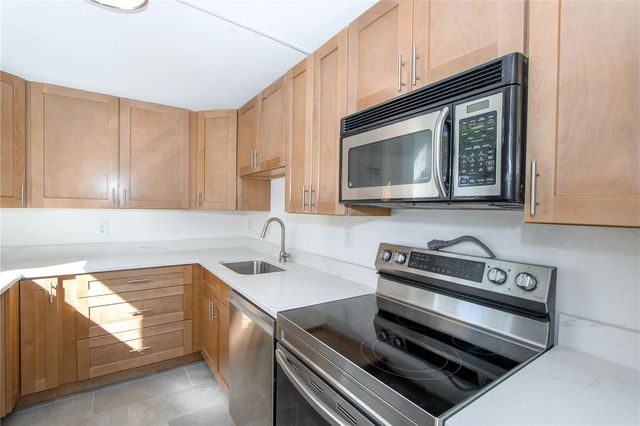 7425 BAY ISLAND DRIVE S 108, South Pasadena, FL 33707