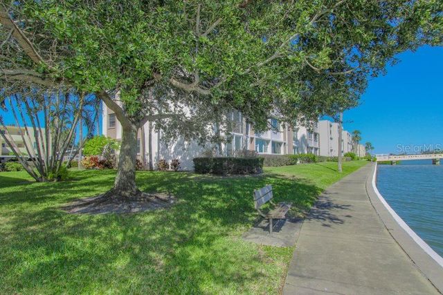 7425 BAY ISLAND DRIVE S 108, South Pasadena, FL 33707