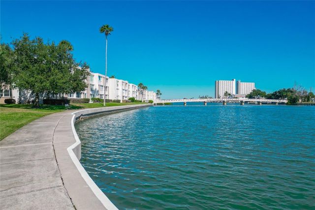 7425 BAY ISLAND DRIVE S 108, South Pasadena, FL 33707