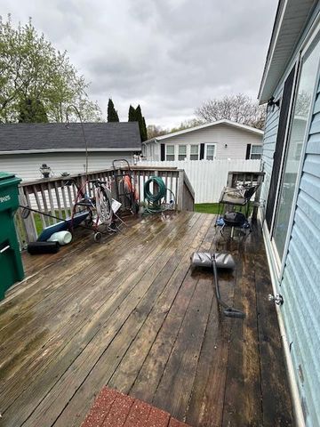 611 Opal Circle, Lannon, WI 53046