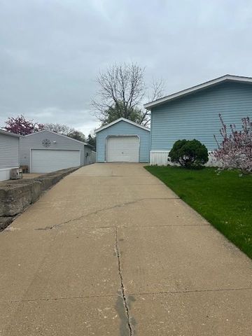 611 Opal Circle, Lannon, WI 53046