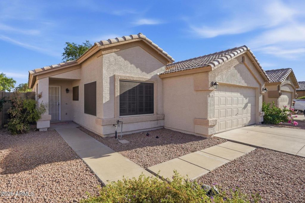 3611 W CHARLOTTE Drive, Glendale, AZ 85310 — photo 2