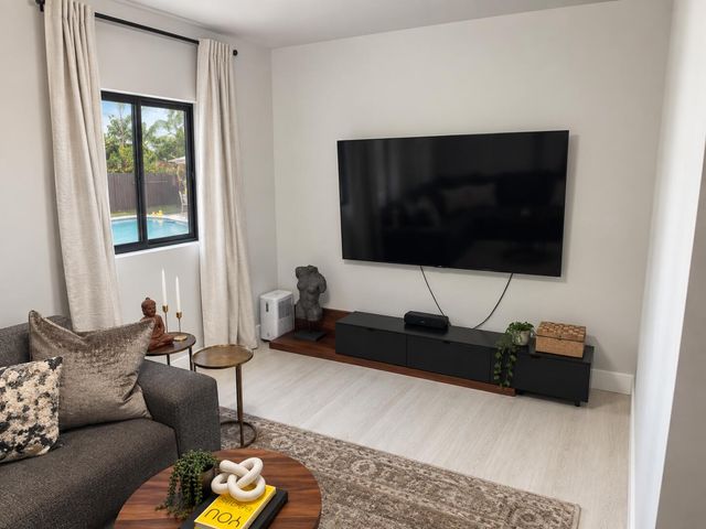 3958 NW 19TH Avenue, Oakland Park, FL 33309