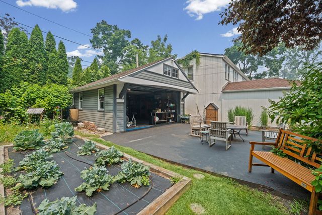 1538 Oakwood Avenue, Highland Park, IL 60035