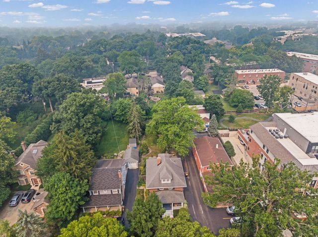 1538 Oakwood Avenue, Highland Park, IL 60035