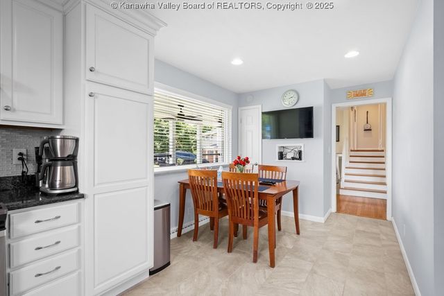 1520 Knob Road, Charleston, WV 25314