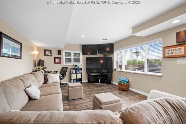 1520 Knob Road, Charleston, WV 25314