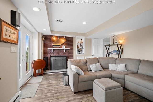 1520 Knob Road, Charleston, WV 25314