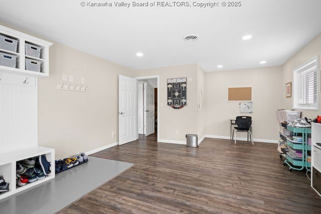 1520 Knob Road, Charleston, WV 25314