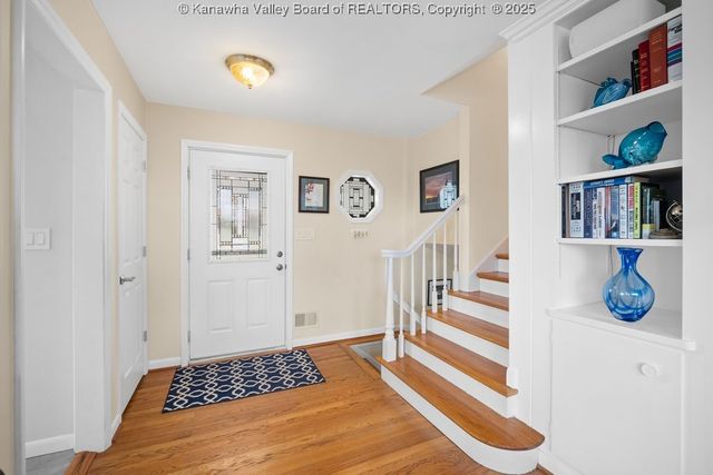 1520 Knob Road, Charleston, WV 25314