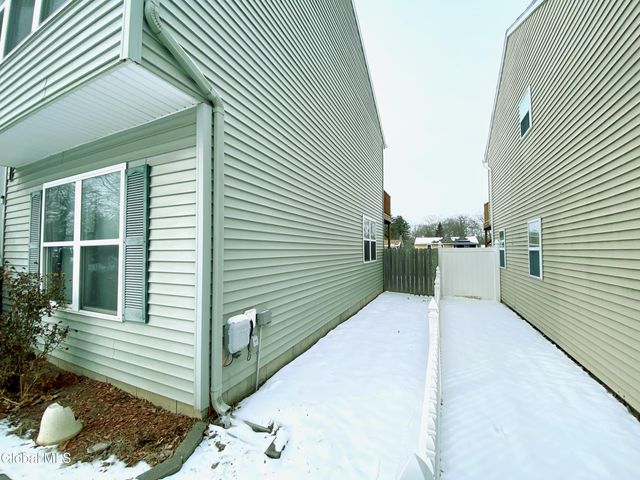 475 Chadwick Road, Schenectady, NY 12304