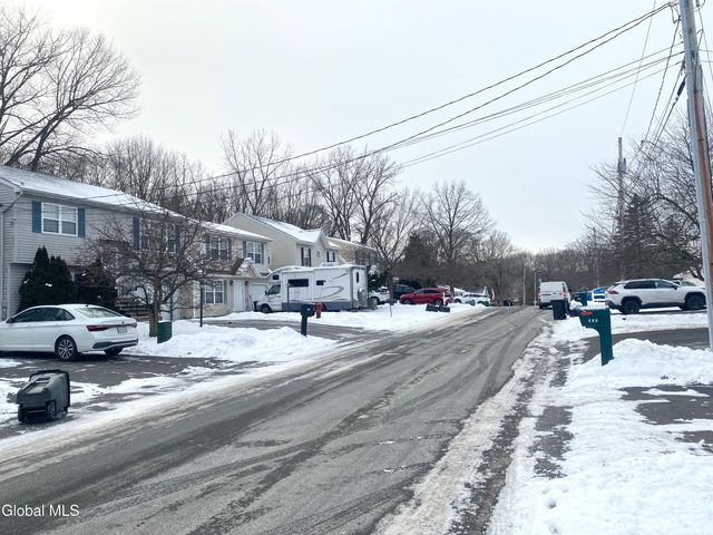 475 Chadwick Road, Schenectady, NY 12304