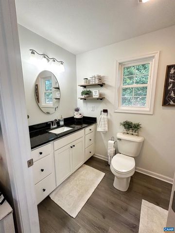 307 15TH ST, Grottoes, VA 24441