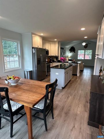 307 15TH ST, Grottoes, VA 24441