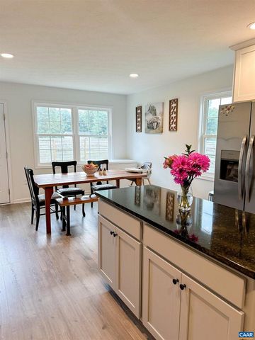 307 15TH ST, Grottoes, VA 24441