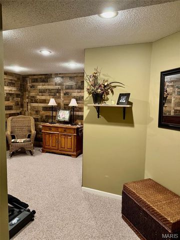 305 Kingsbury Court, Highland, IL 62249