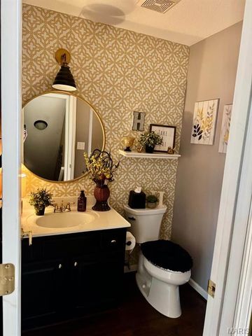 305 Kingsbury Court, Highland, IL 62249