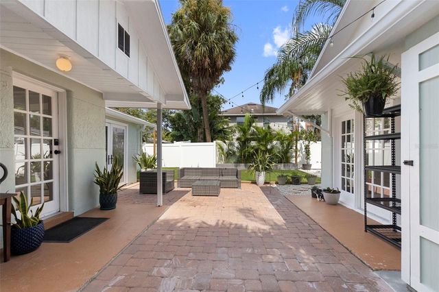 1906 W GRAY STREET, Tampa, FL 33606