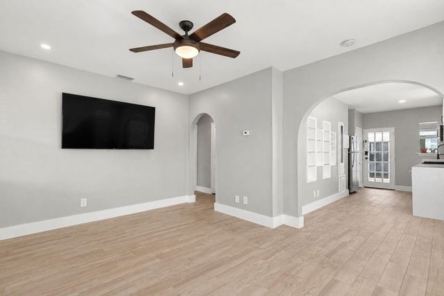 1906 W GRAY STREET, Tampa, FL 33606