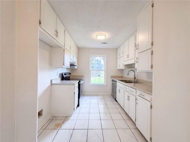 6120 Dorchester Drive, Rex, GA 30273