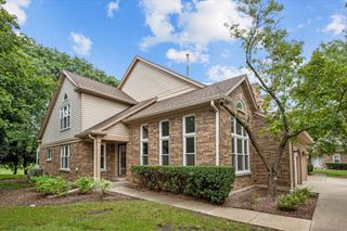 352 Satinwood Court N, Buffalo Grove, IL 60089